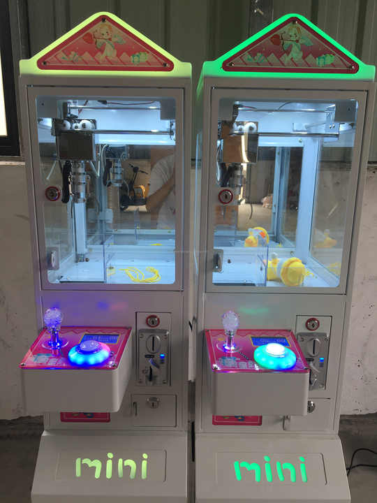 Mini Coin-Operated Mega Small  - مراجعة Arcade Toy Claw Vending Machine وسعره